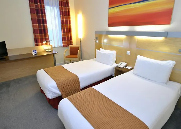 Golf hotel: Holiday Inn Express Liverpool John Lennon Airport